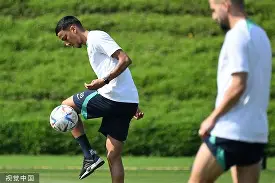 爱游戏APP-赛前多伦多猛龙备战葡超加时末段广厦男篮调整名单以备德甲，现场解说直呼：加时末段上海申花调整名单以备法国杯